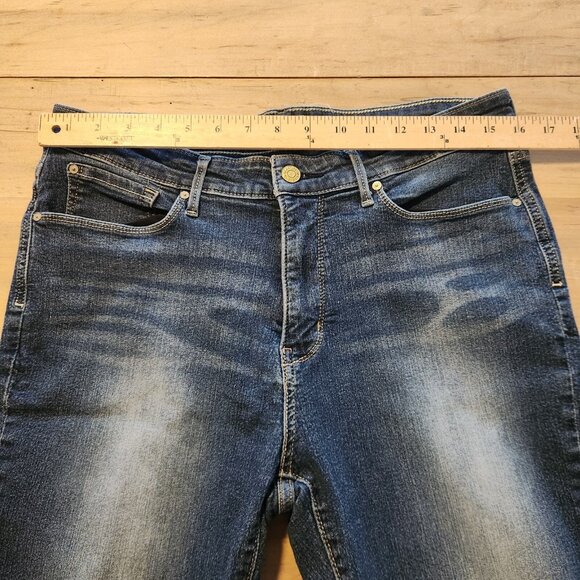 Levi Strauss Signature Totally Shaping Slim Straight Jeans Blue Womens 32x28 - Picture 10 of 11